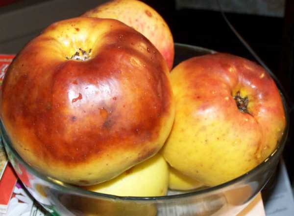 Жареные яблоки в карамели
