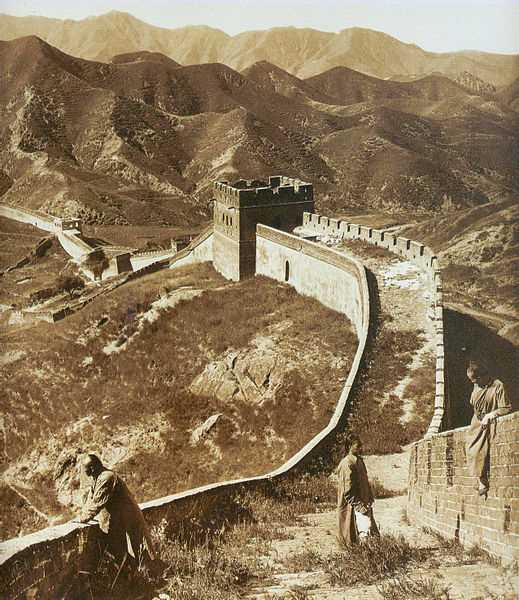 Почему бойницы китайской стены направлены на китай