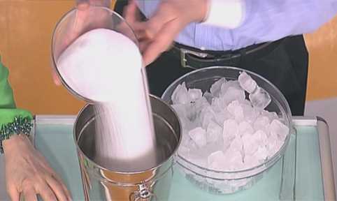 Как соль взаимодействует с льдом
