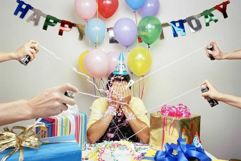 Социальная тревожность: одна из причин, почему люди не желают праздновать свой день рождения