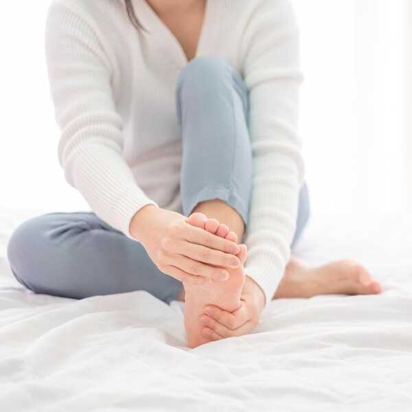 Роль стресса и эмоционального состояния в дергании ногами